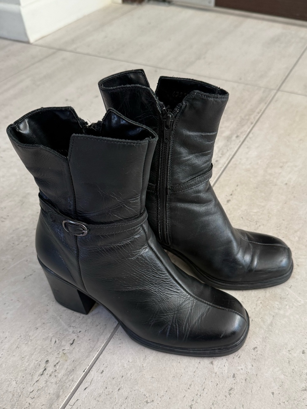 Lavorazione Artigiana Black Women’s Mid-Heel Leather Ankle Boots